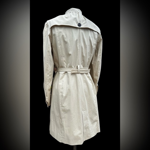 NWOT? Cream Timeless Trench Coat with Feminine Details - High End Craftsmanship - Picture 3 of 7